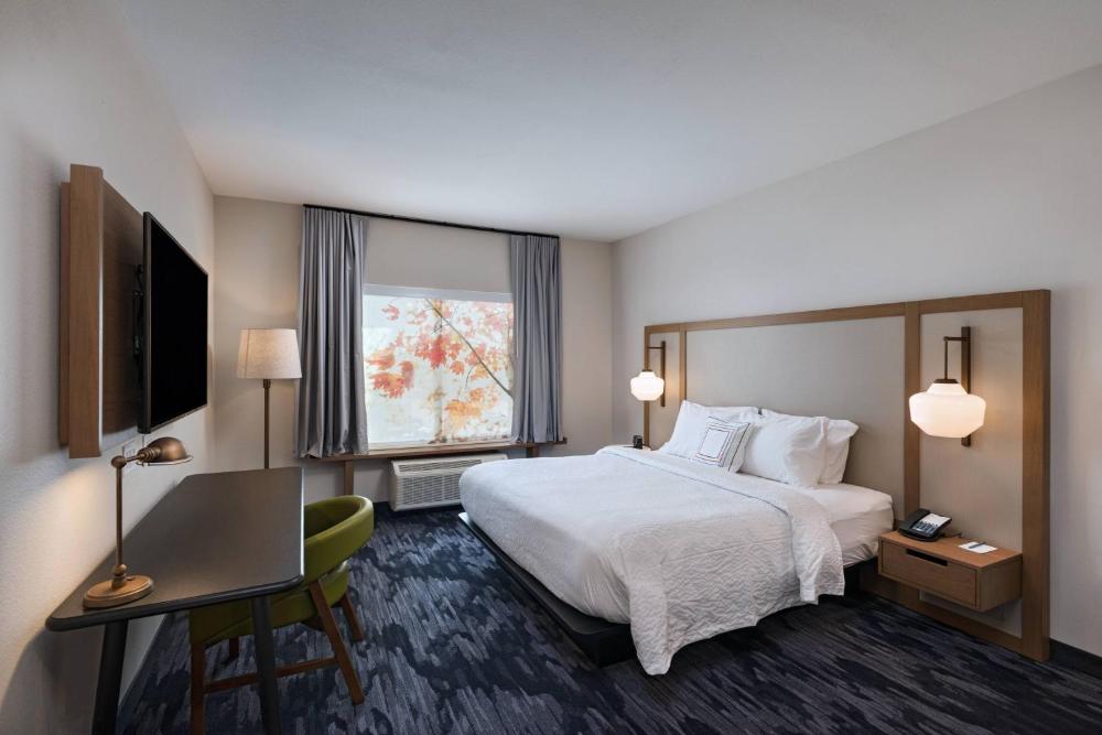 Guest Room, 1 King interior
